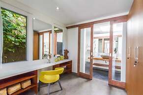 Colorful Private Villa 3 BR, Seminyak With Staff