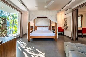 Colorful Private Villa 3 BR, Seminyak With Staff