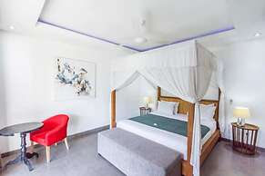Colorful Private Villa 3 BR, Seminyak With Staff