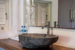 Colorful Private Villa 3 BR, Seminyak With Staff