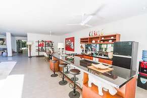 Colorful Private Villa 3 BR, Seminyak With Staff