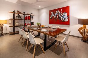 Colorful Private Villa 3 BR, Seminyak With Staff