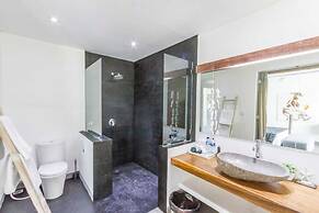 Colorful Private Villa 3 BR, Seminyak With Staff