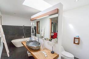 Colorful Private Villa 3 BR, Seminyak With Staff