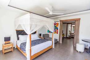 Colorful Private Villa 3 BR, Seminyak With Staff