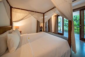 Colorful Private Villa 3 BR, Seminyak With Staff