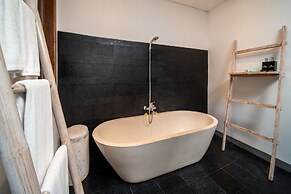 Colorful Private Villa 3 BR, Seminyak With Staff