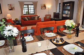 Sleeps22-garden-hottub-pool-barbecue-jacuzzi