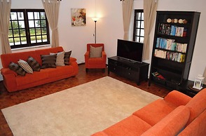 Sleeps22-garden-hottub-pool-barbecue-jacuzzi