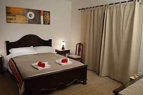 Sleeps22-garden-hottub-pool-barbecue-jacuzzi