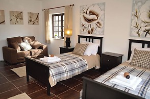 Sleeps22-garden-hottub-pool-barbecue-jacuzzi