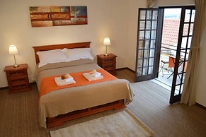 Sleeps22-garden-hottub-pool-barbecue-jacuzzi