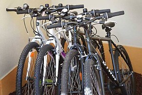 Sleeps22-garden-hottub-pool-barbecue-jacuzzi