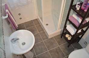 Sleeps22-garden-hottub-pool-barbecue-jacuzzi