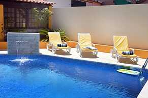 Sleeps22-garden-hottub-pool-barbecue-jacuzzi