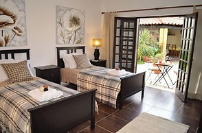 Sleeps22-garden-hottub-pool-barbecue-jacuzzi