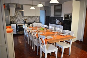 Sleeps22-garden-hottub-pool-barbecue-jacuzzi