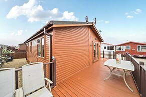 2 Bed Cabin - Sleeps 4 - Pets - 5 min to Beach