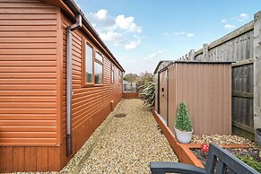 2 Bed Cabin - Sleeps 4 - Pets - 5 min to Beach