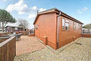 2 Bed Cabin - Sleeps 4 - Pets - 5 min to Beach