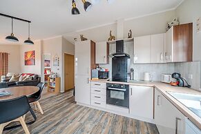2 Bed Cabin - Sleeps 4 - Pets - 5 min to Beach