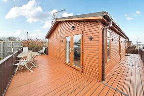 2 Bed Cabin - Sleeps 4 - Pets - 5 min to Beach