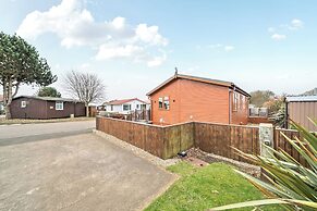 2 Bed Cabin - Sleeps 4 - Pets - 5 min to Beach