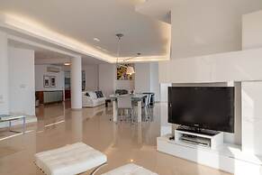 Blue Oasis Luxury Villa