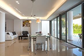 Blue Oasis Luxury Villa