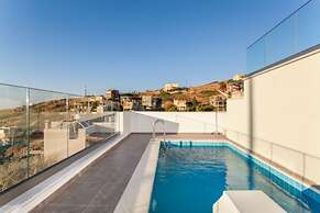 Luxurious Rikas Villa