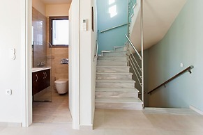 Luxurious Rikas Villa