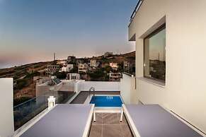 Luxurious Rikas Villa