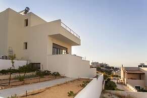 Luxurious Rikas Villa