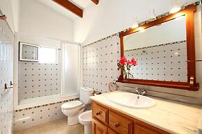 Villa - 4 Bedrooms with Pool and WiFi - 108753