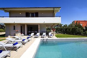 Villa - 4 Bedrooms with Pool and WiFi - 108746