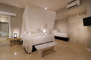 Romantic Jungle Villa, 1 BR, Ubud With Staff