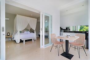 Romantic Jungle Villa, 1 BR, Ubud With Staff