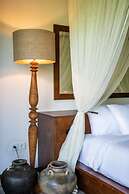 Luxury Jungle Villa, 3 BR, Ubud With Staff