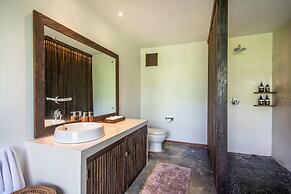 Luxury Jungle Villa, 3 BR, Ubud With Staff