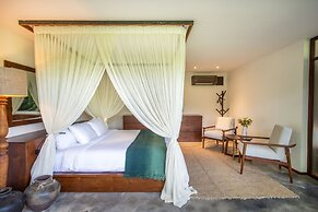 Luxury Jungle Villa, 3 BR, Ubud With Staff