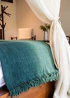 Luxury Jungle Villa, 3 BR, Ubud With Staff