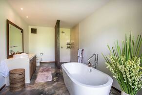 Luxury Jungle Villa, 3 BR, Ubud With Staff