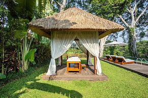 Luxury Jungle Villa, 3 BR, Ubud With Staff