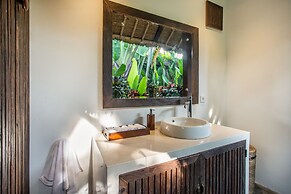 Luxury Jungle Villa, 3 BR, Ubud With Staff