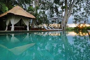Luxury Jungle Villa, 3 BR, Ubud With Staff