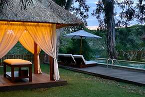 Luxury Jungle Villa, 3 BR, Ubud With Staff