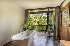 Luxury Jungle Villa, 3 BR, Ubud With Staff