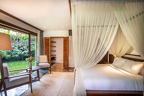 Luxury Jungle Villa, 3 BR, Ubud With Staff