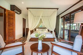 Luxury Jungle Villa, 3 BR, Ubud With Staff