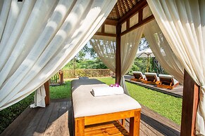 Luxury Jungle Villa, 3 BR, Ubud With Staff